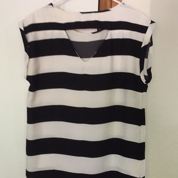 Black and white striped top - Picture 3 of 4